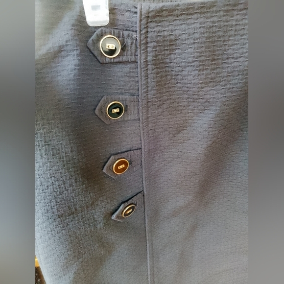 J. McLaughlin Size 6 Military Style Textured Skirt Enameled Black Gold Buttons - Picture 3 of 12